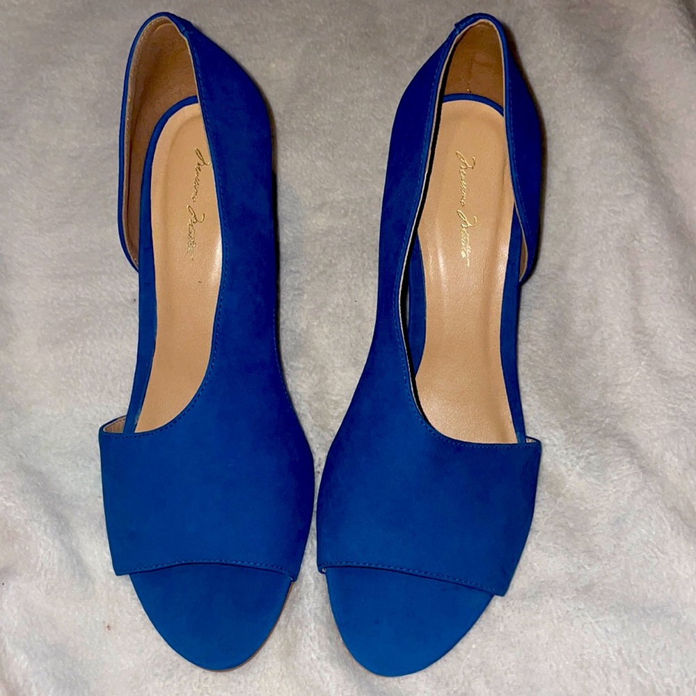 Soft,pretty blue never been wore, Made in Brazil they will bring out your eyes,
